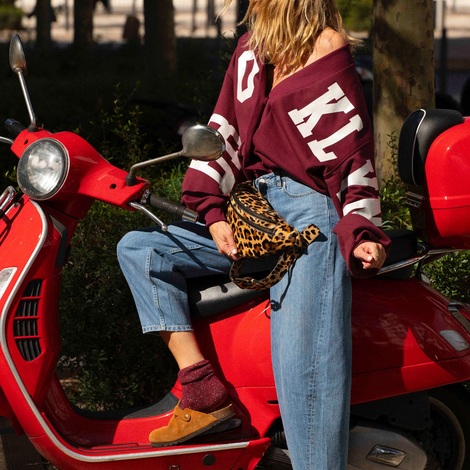 Glamour Street 💋
#collegestyle 

#laboutiquemadone #vintagestyle #paris #brooklyn #streetstyle #tendance #marseille #aixenprovence